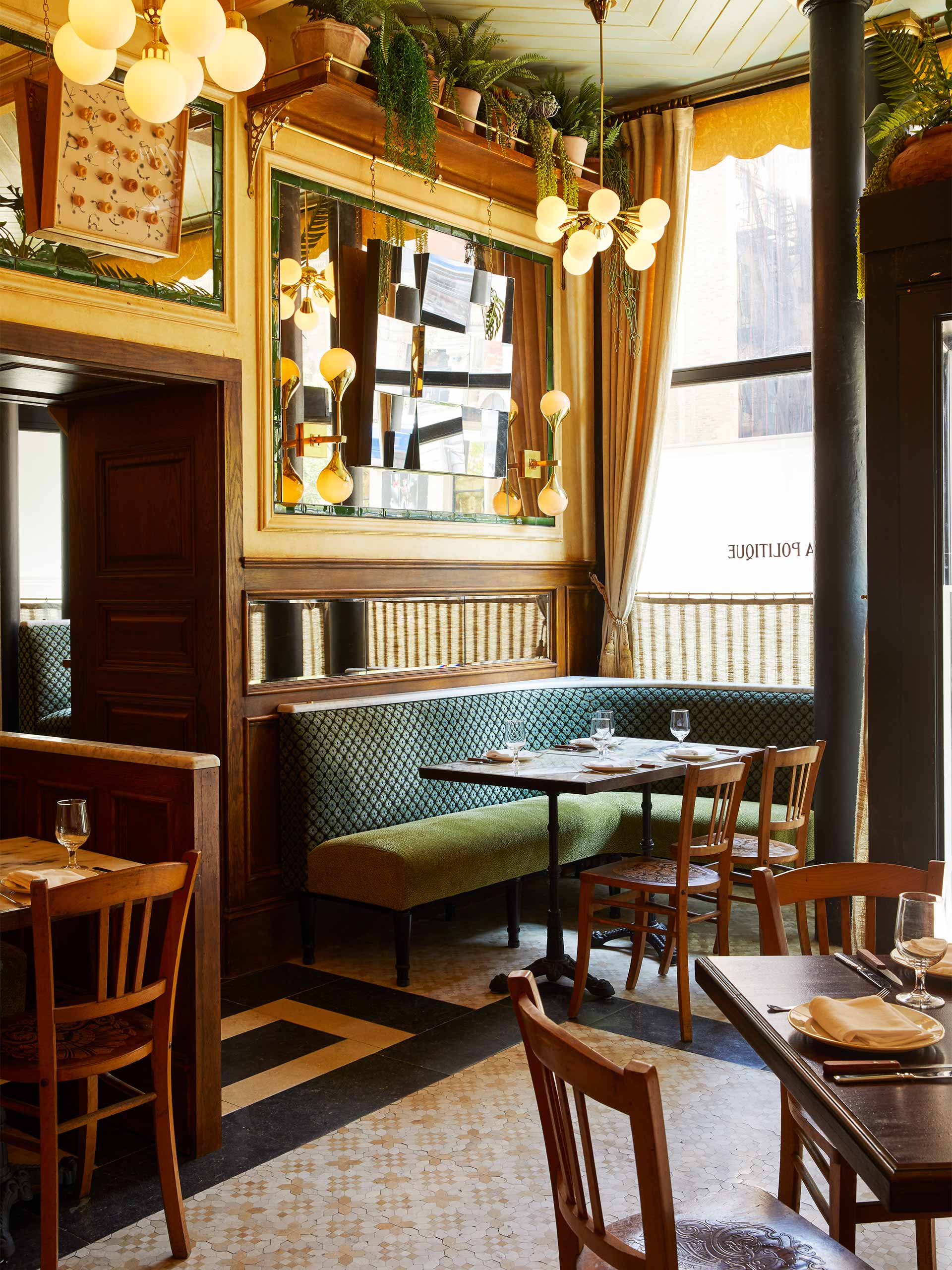 hotel-chelsea-cafe Café Chelsea. Image: Annie Schlechter