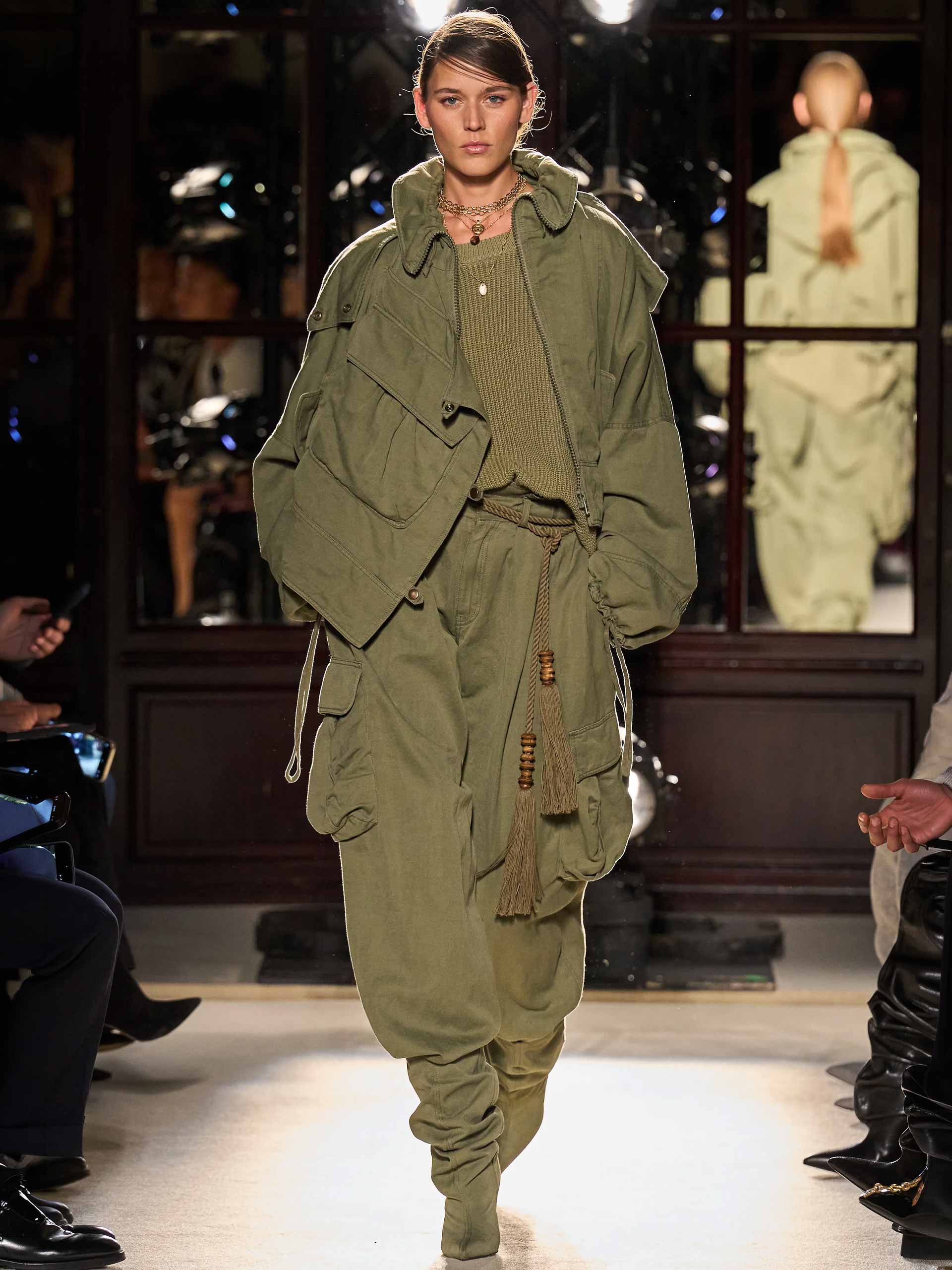 utility-holding-balamin-ss26 Image: Balmain SS26