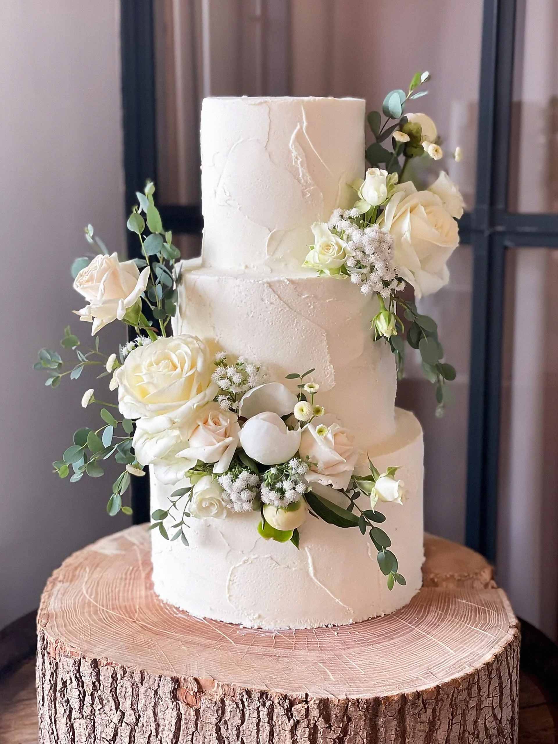 brideguide-cakes-dotty-rose Image: Dotty Rose