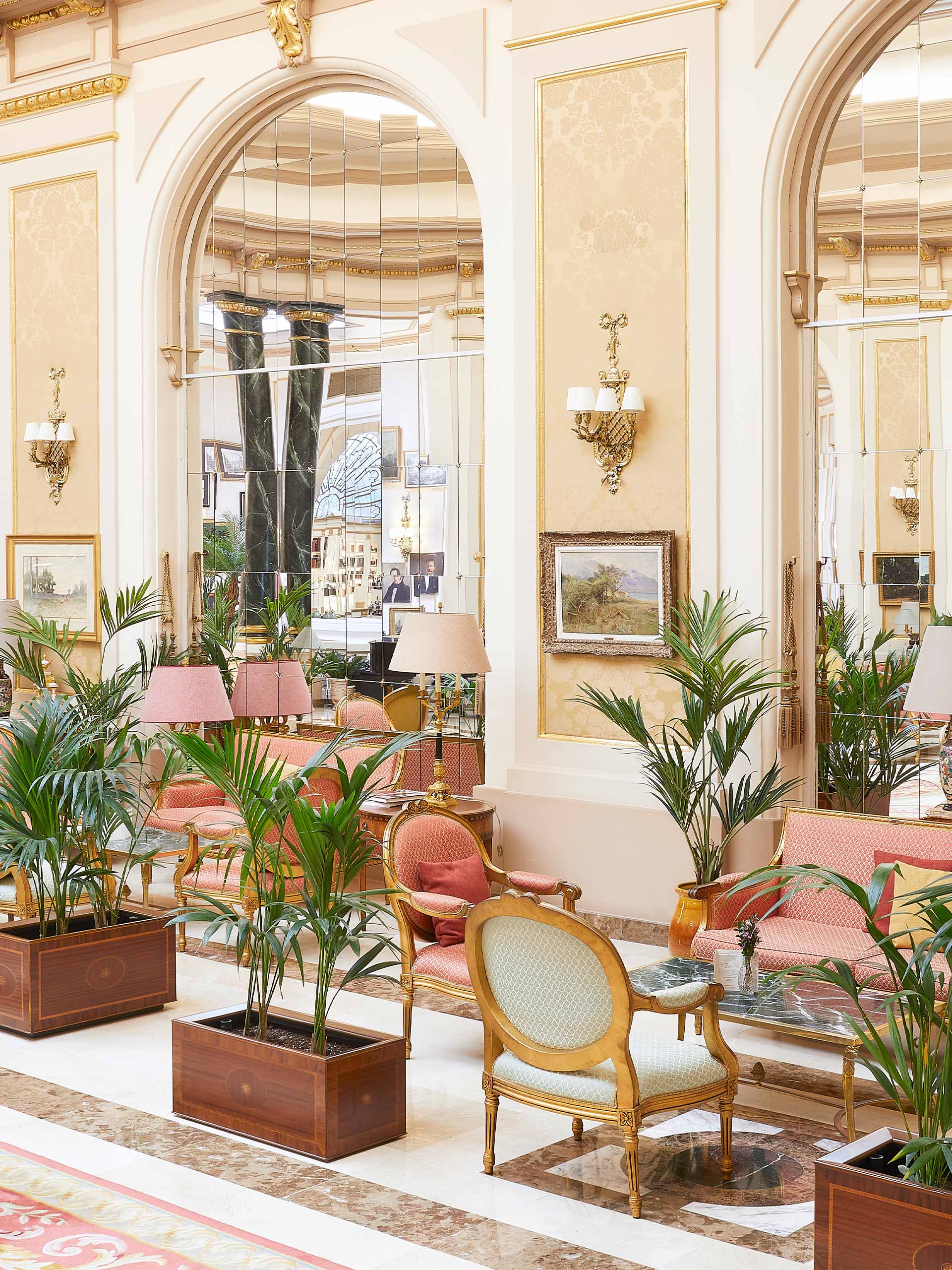 barcelona-stay-el-palace-hall Image: El Palace