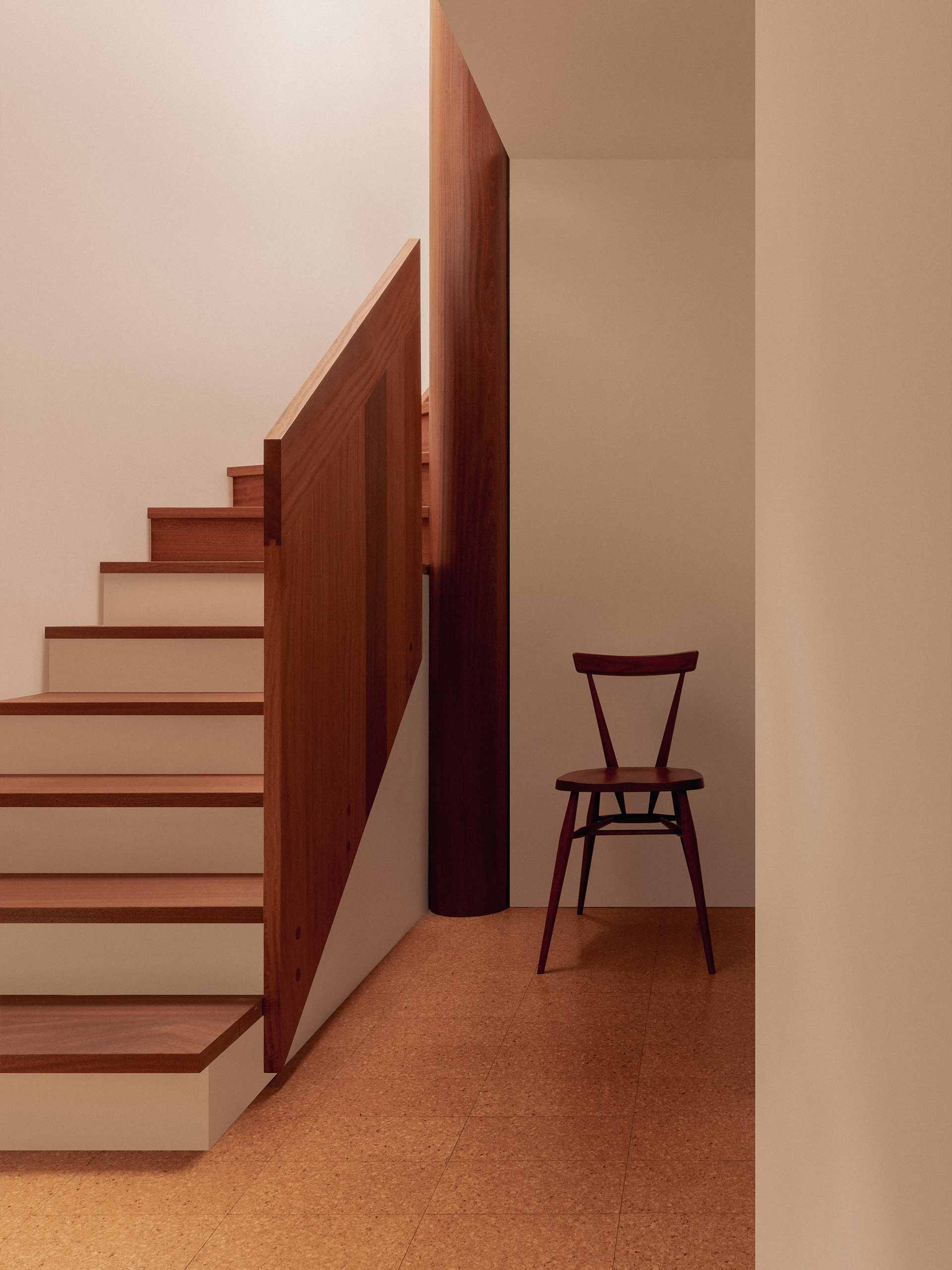 rockpaperscissors-holding-lercolani Image: L.Ercolani