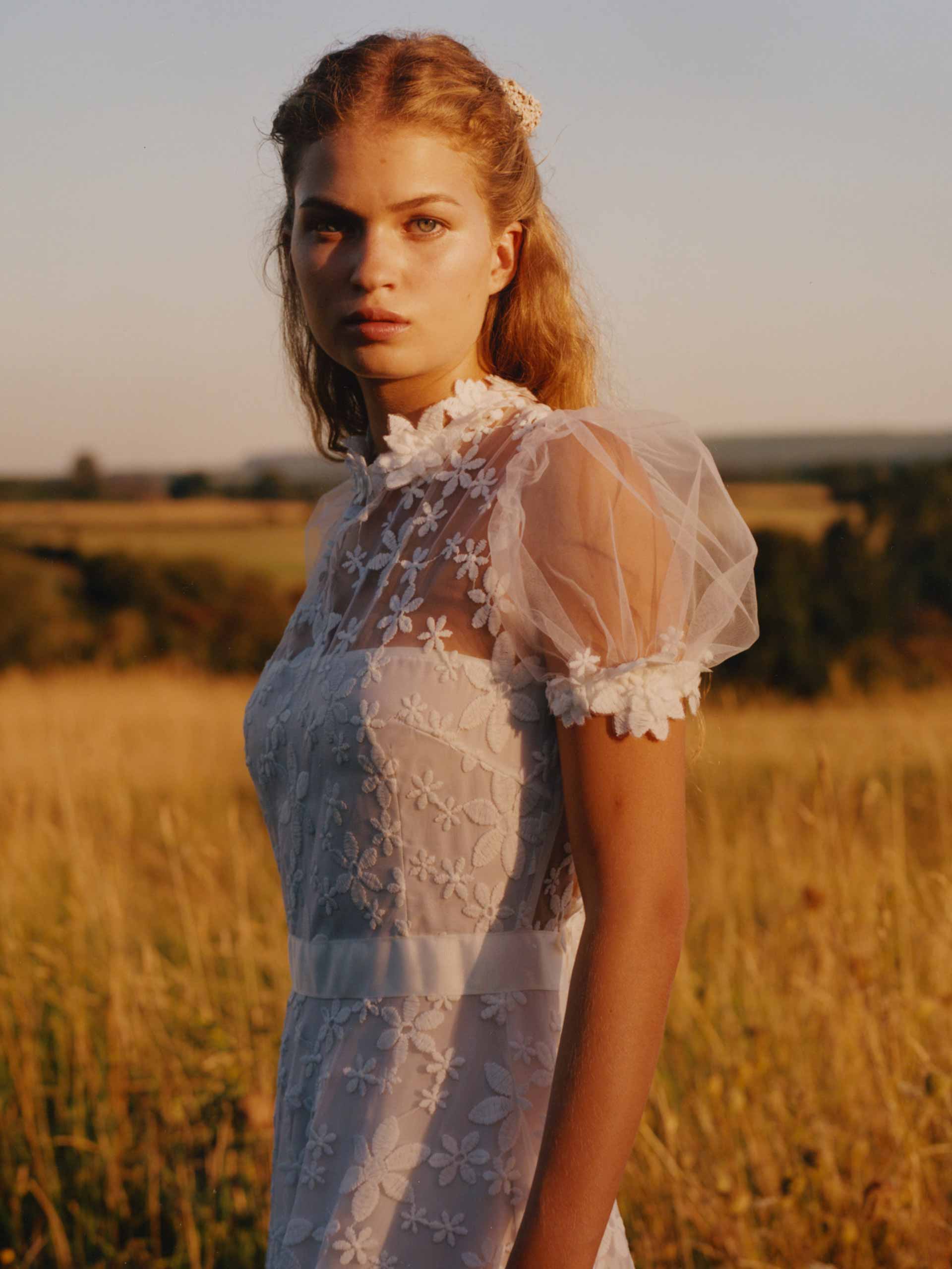 brideguide-dress-ella-may-london Image: Ella May London