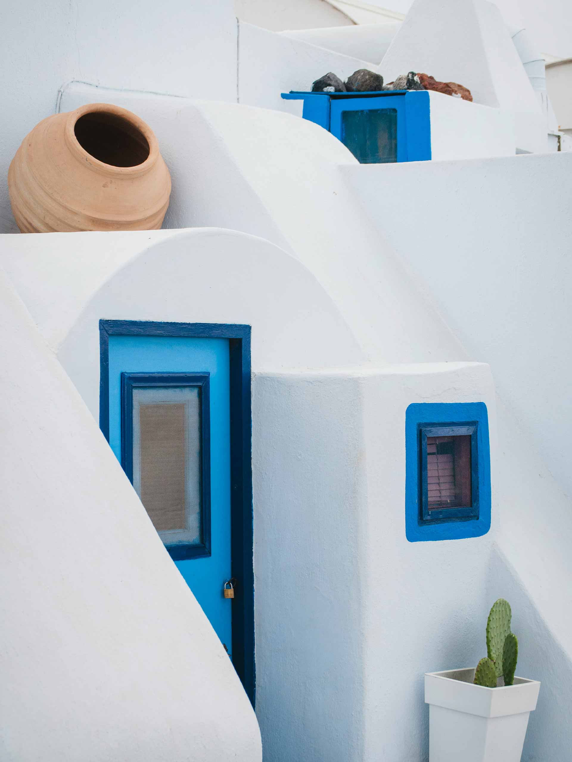 greece-holding-juli-kosolapova