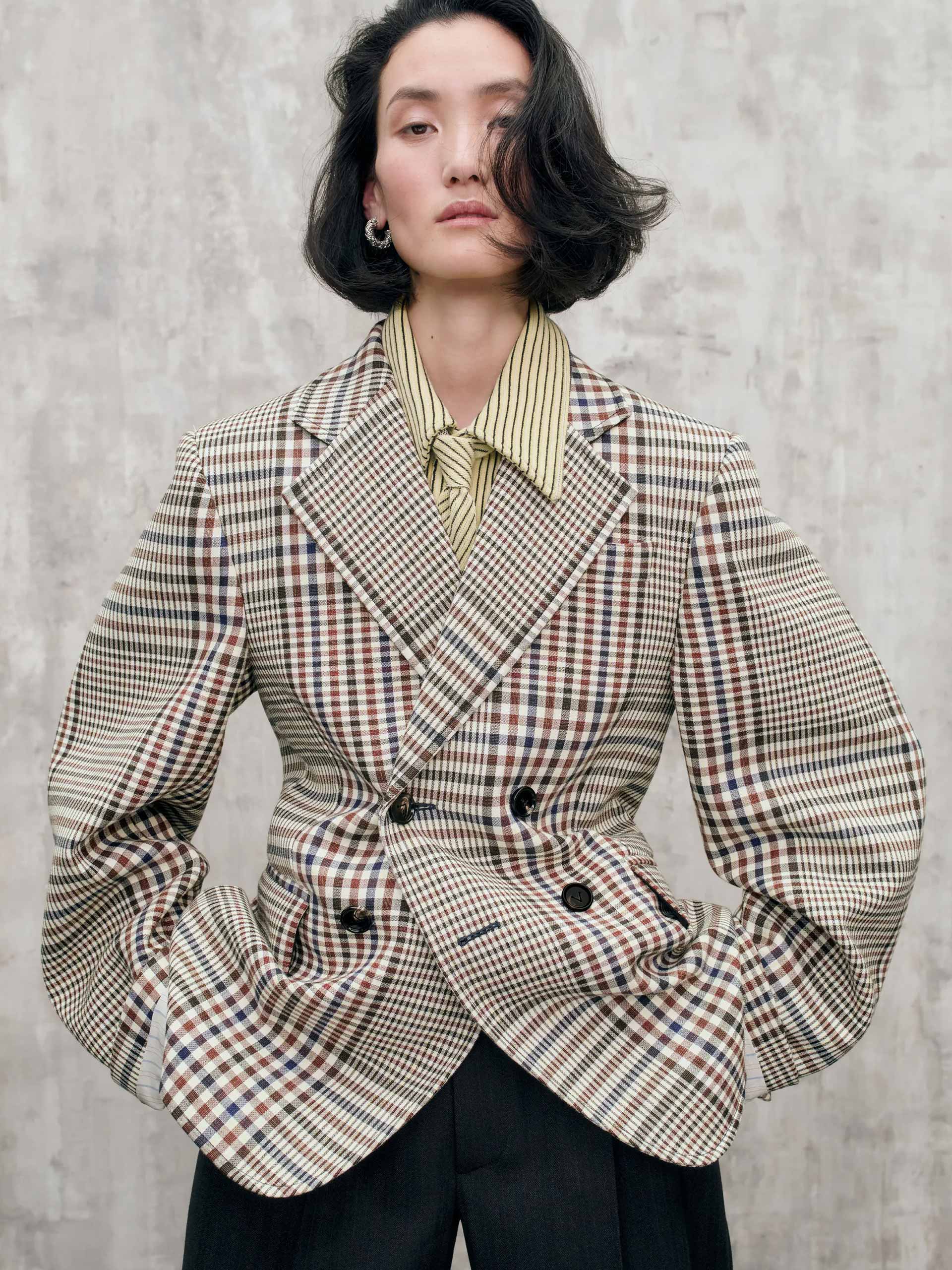 checks-holding-bottega-veneta-resort25 Image: Bottega Veneta Resort 25
