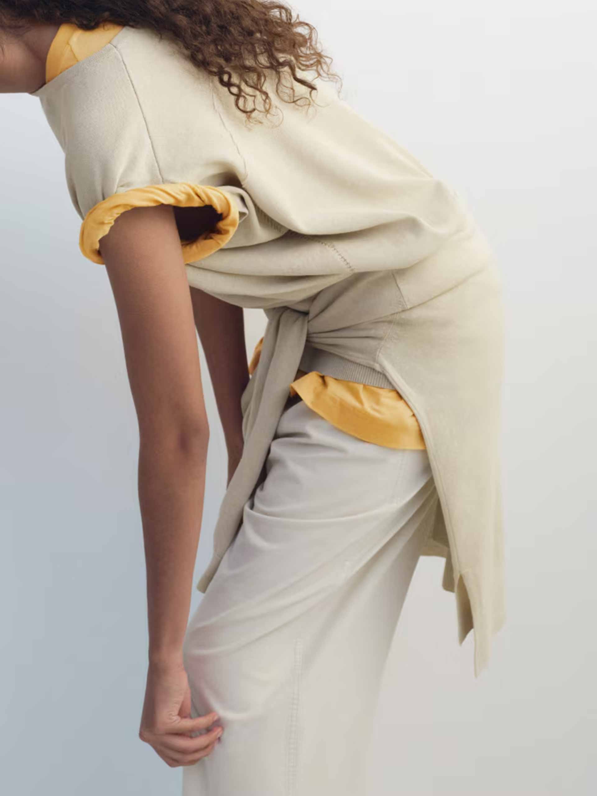 layering-holding-uniqlo