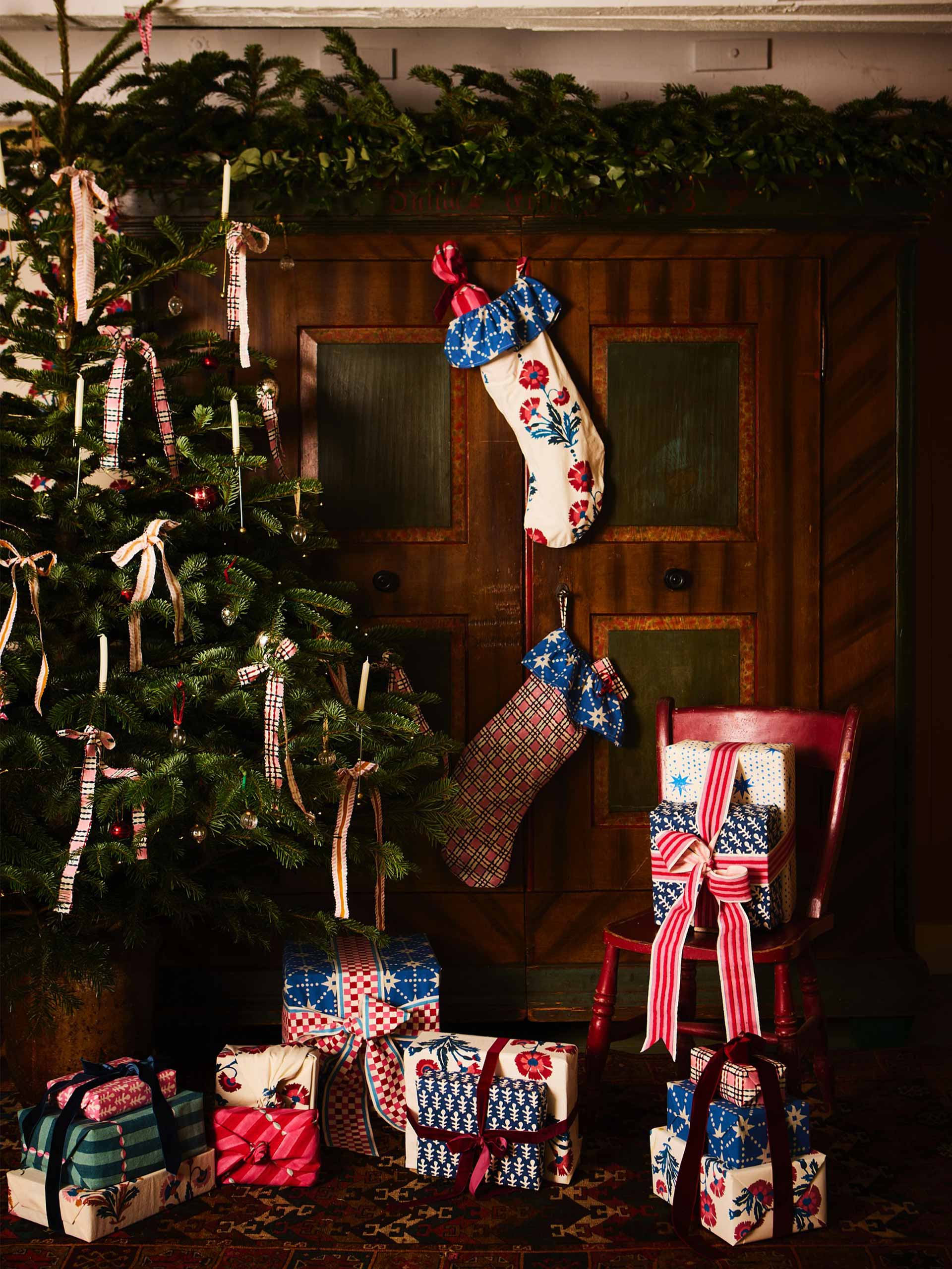 stockingfillers-holding-molly-mahon