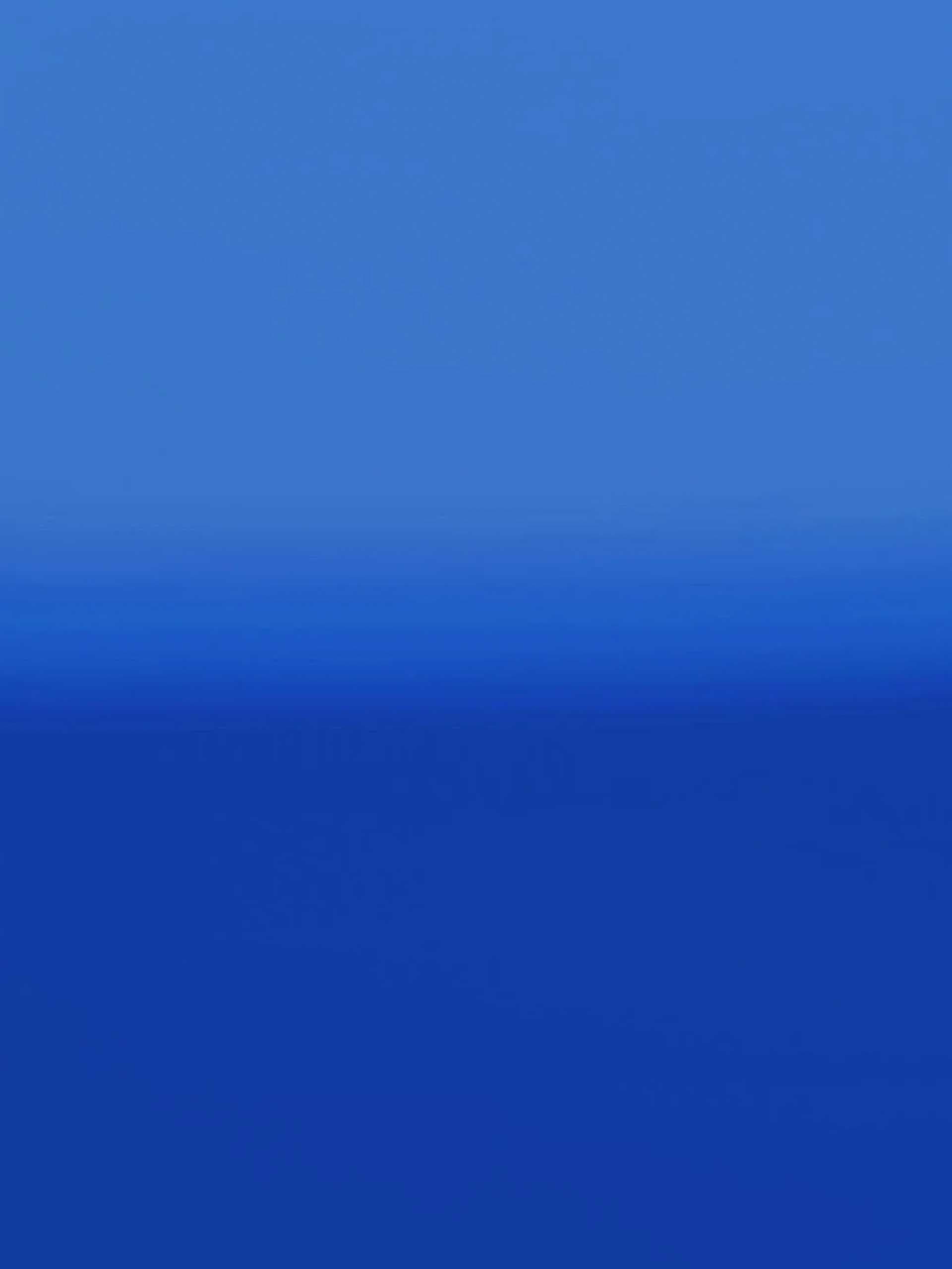 blue-holding-wallofart-annika-hultgren