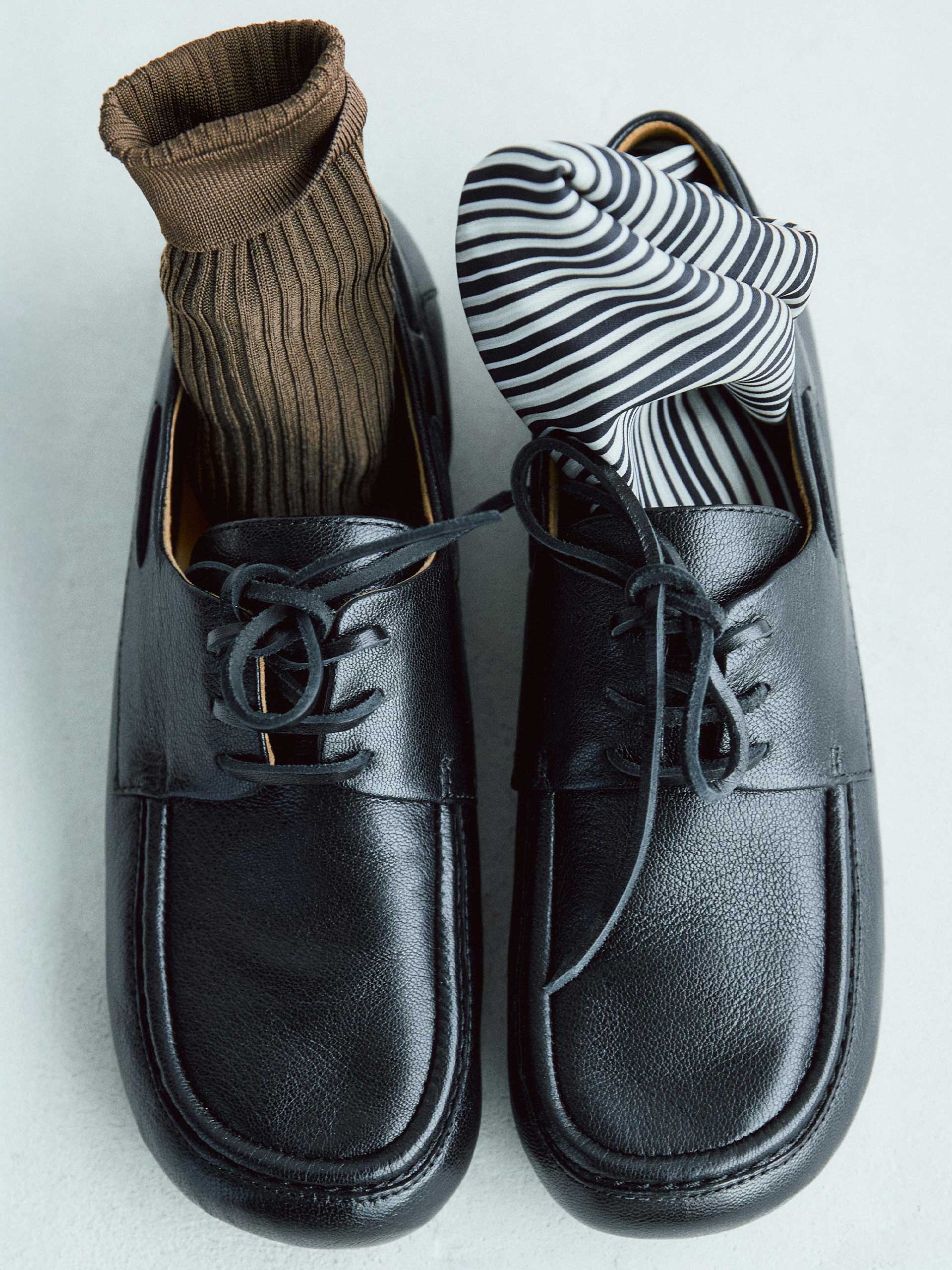 loafers-holding-massimo-dutti Image: Massimo Dutti
