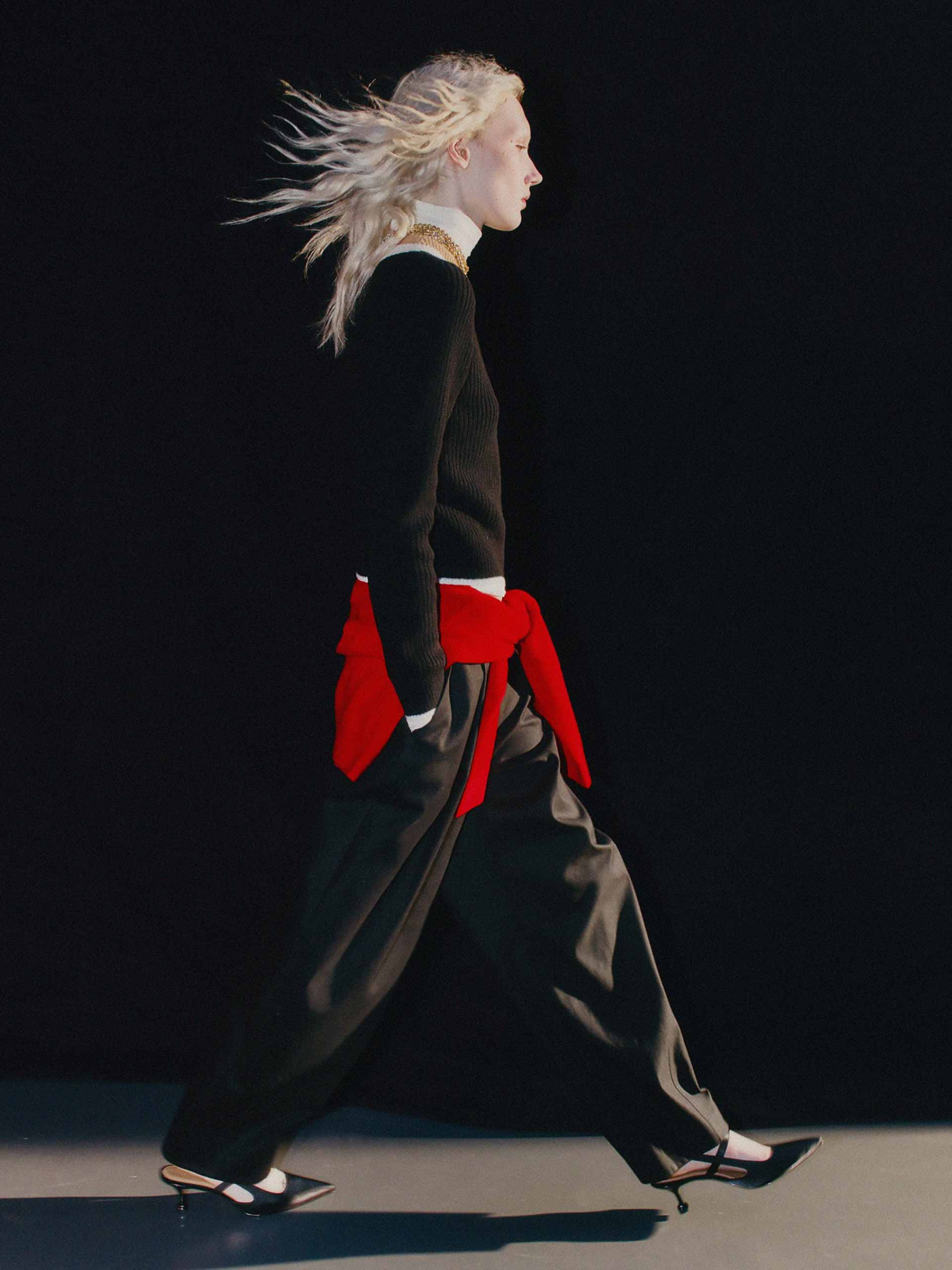 layering-holding-other-stories