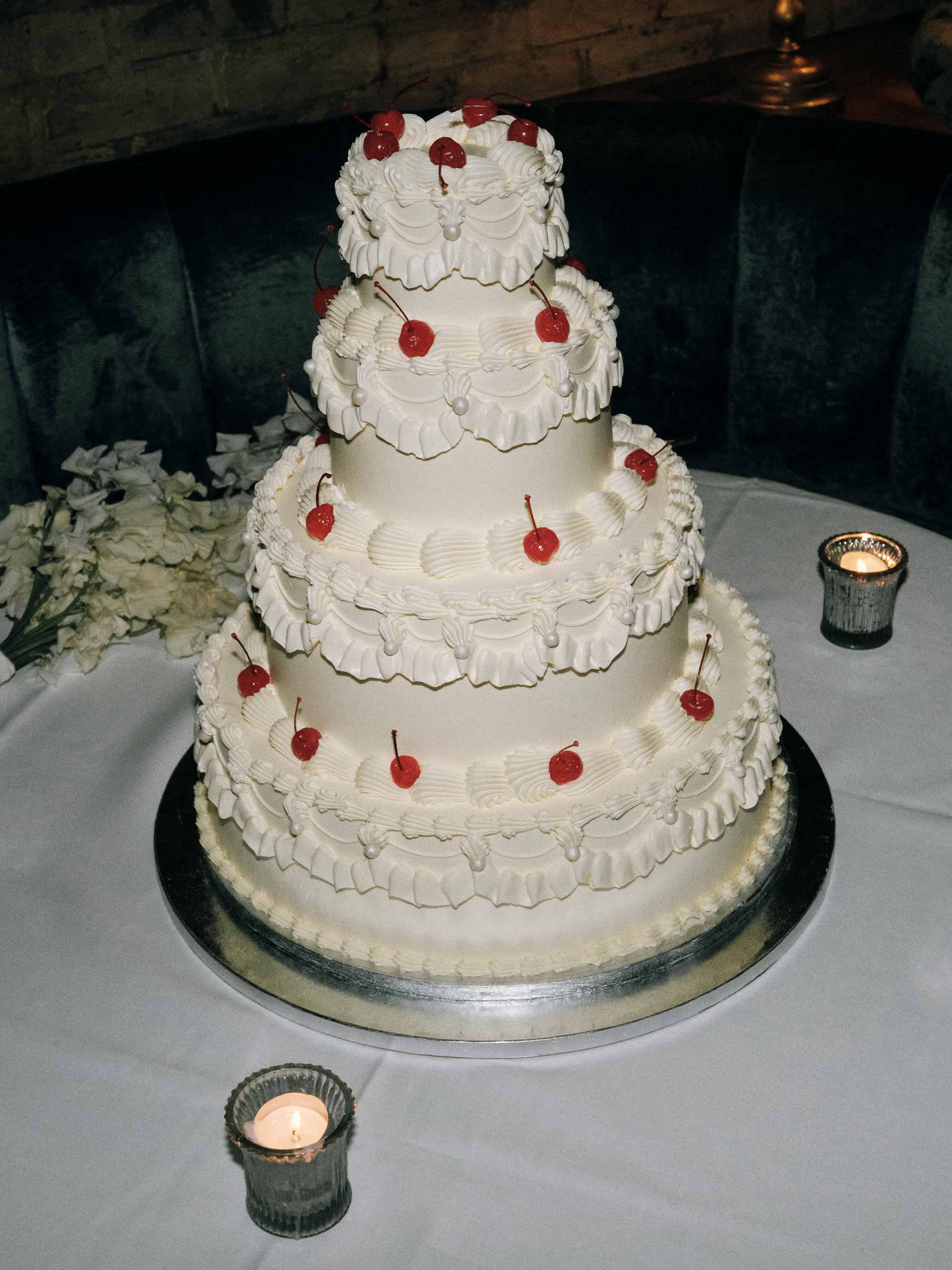 brideguide-cakes-madeby-nez Image: Made by Nez